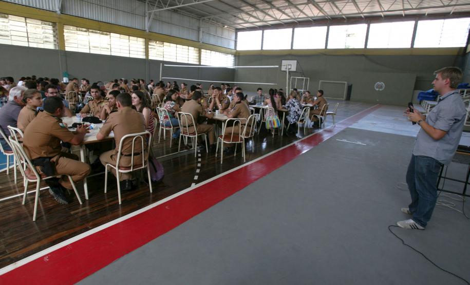 Cadetes da Academia Policial Militar do Guatupe em treinamento com a Rede de Desenvolvimento Local.