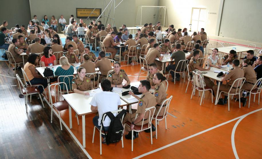 Cadetes da Academia Policial Militar do Guatupe em treinamento com a Rede de Desenvolvimento Local.