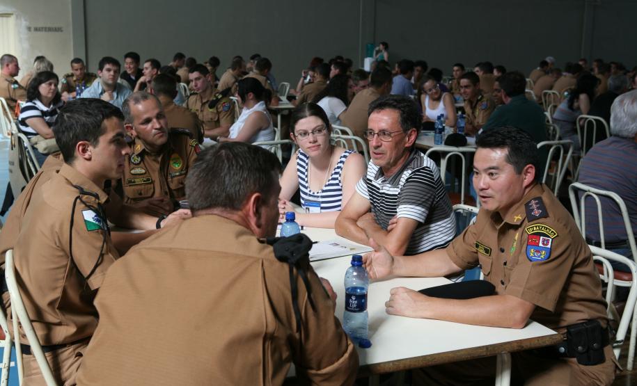 Cadetes da Academia Policial Militar do Guatupe em treinamento com a Rede de Desenvolvimento Local.