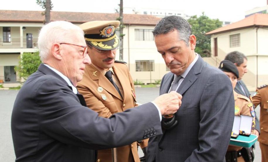 Medalhas “Patrono Coronel João Gualberto” são entregues pela PM em Curitiba