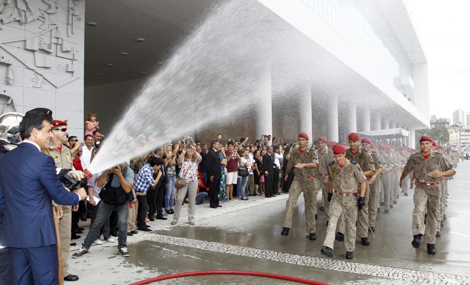 Governo incorpora 474 bombeiros militares ao efetivo do Estado