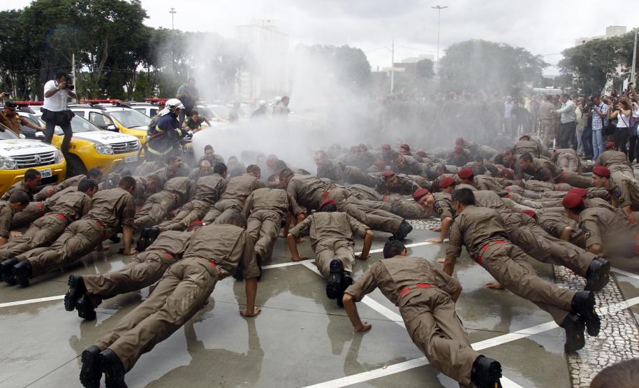 Governo incorpora 474 bombeiros militares ao efetivo do Estado