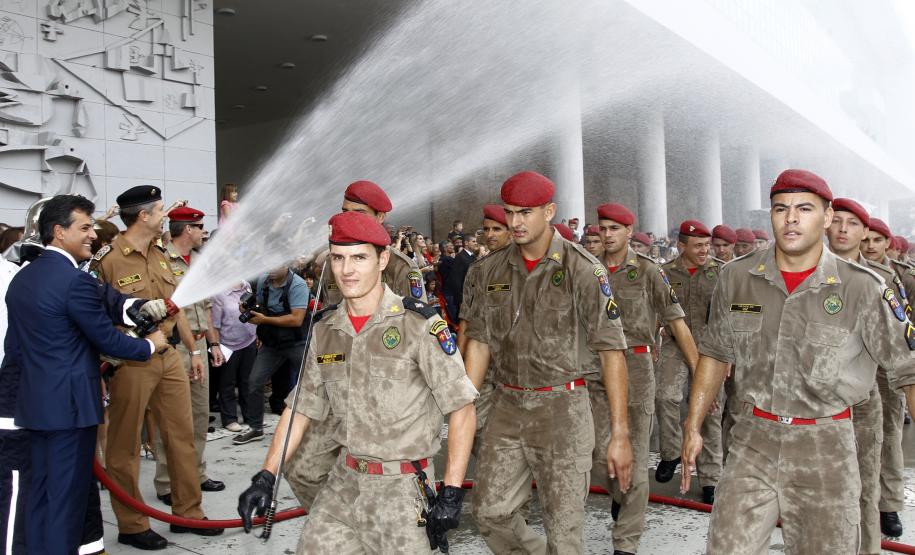 Governo incorpora 474 bombeiros militares ao efetivo do Estado
