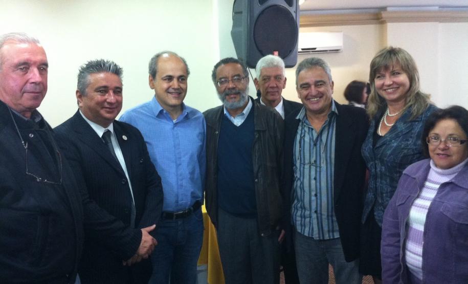 Além de outros CONSEG presentes, a foto registra  a interação do Prefeito com os Conselhos Comunitários de Segurança do Ahú, Juvevê, Bom Retiro, Hugo Lange, Centro, e Jardim Botânico.