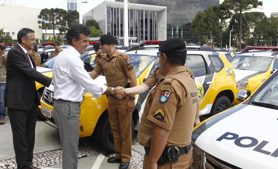 Entrega de viaturas para as polícias civil e militar