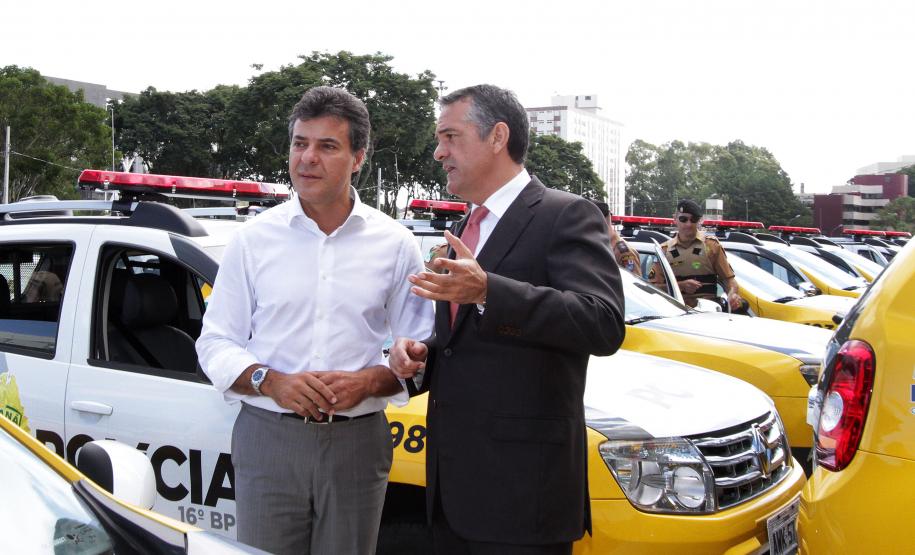 Entrega de viaturas para as polícias civil e militar