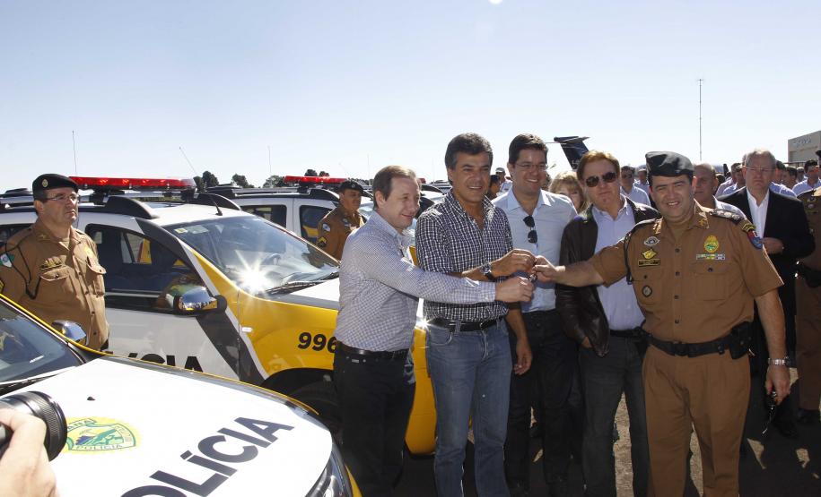 Governador entrega viaturas para região sudoeste Governador entrega viaturas para região sudoeste