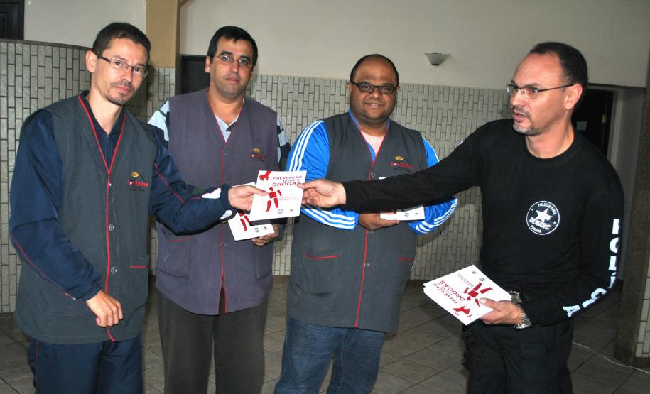Policiais da Denarc ministram palestra sobre prevenção às drogas em escolas