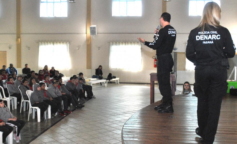 Policiais da Denarc ministram palestra sobre prevenção às drogas em escolas