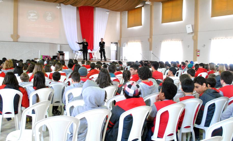 Policiais da Denarc ministram palestra sobre prevenção às drogas em escolas
