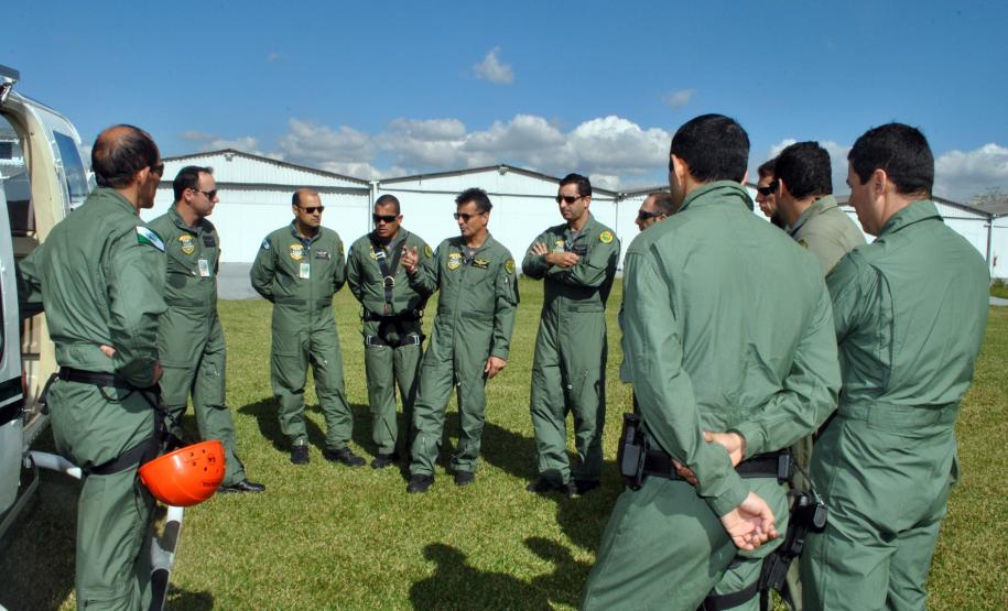 Graer simula resgate com uso de rapel