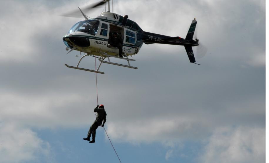 Graer simula resgate com uso de rapel