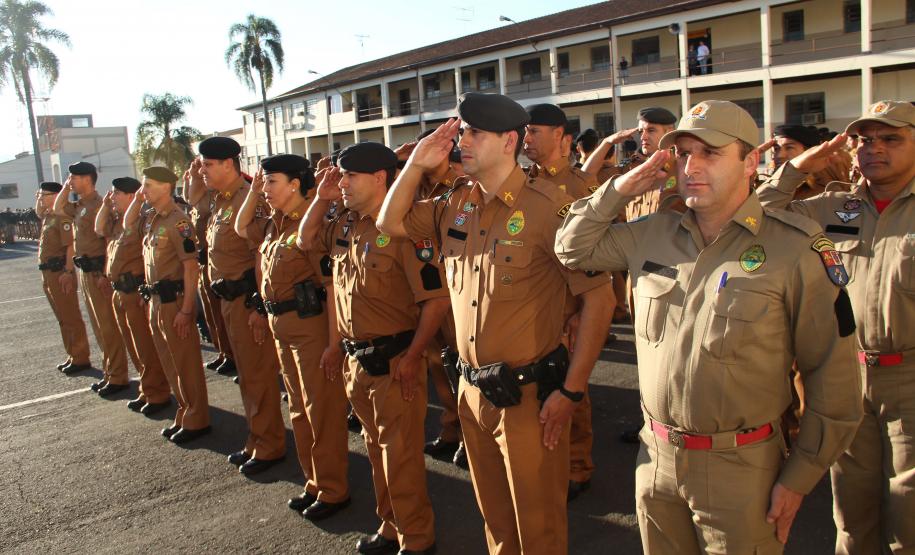 Polícia Militar promove sargentos e entrega medalha de sangue