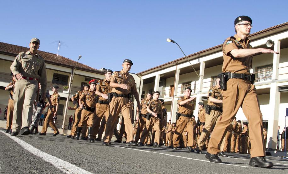 Polícia Militar promove sargentos e entrega medalha de sangue