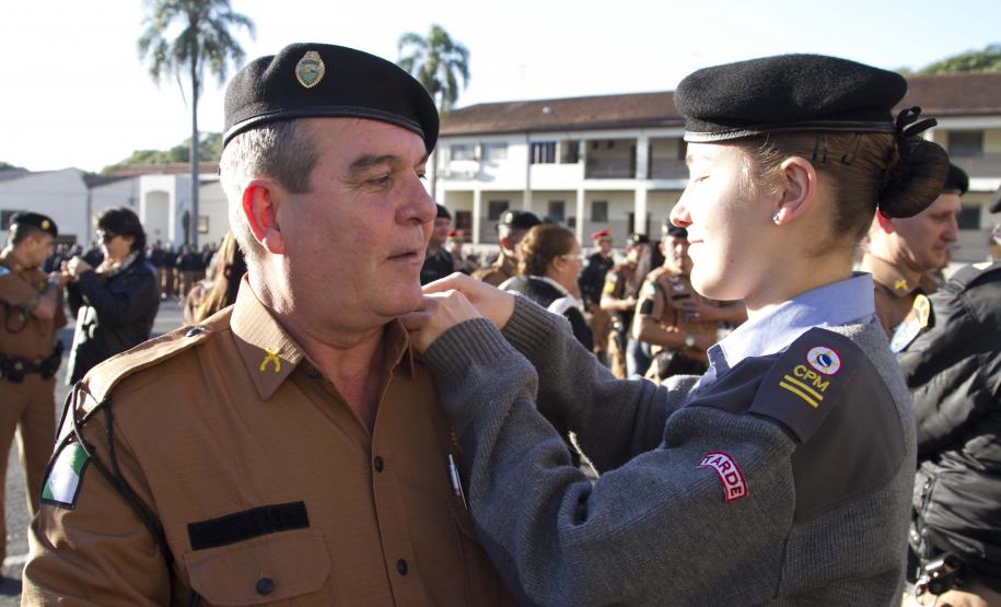 Polícia Militar promove sargentos e entrega medalha de sangue