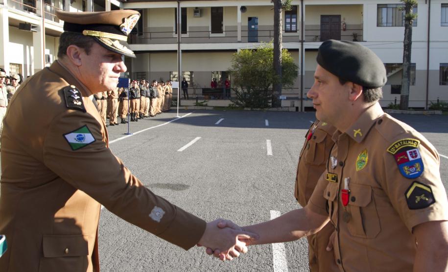 Polícia Militar promove sargentos e entrega medalha de sangue