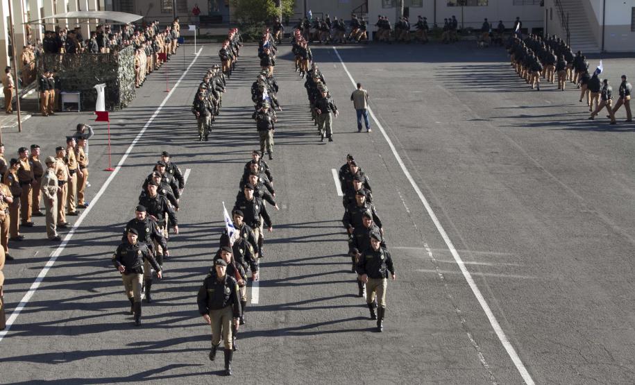 Polícia Militar promove sargentos e entrega medalha de sangue