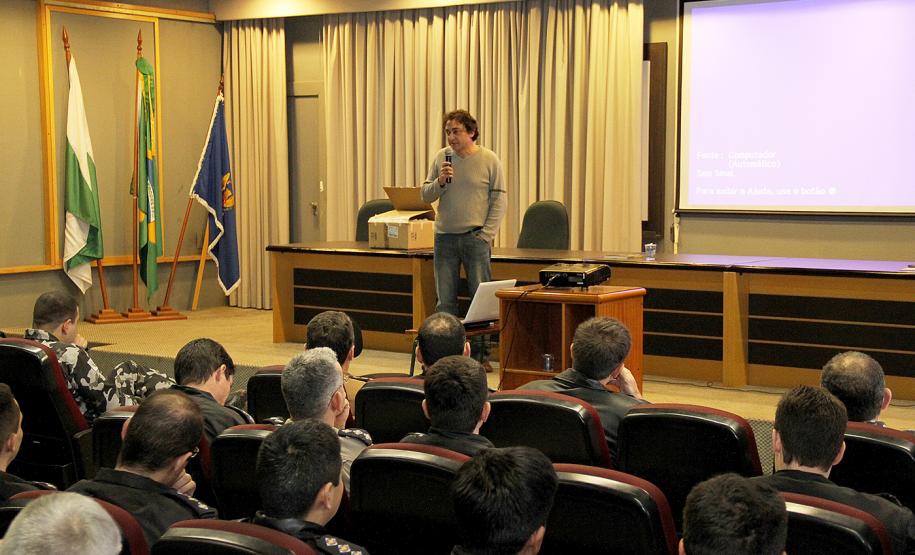 Policiais militares participam de palestra sobre “O Terrorismo Internacional e a Ameaça Atômica”