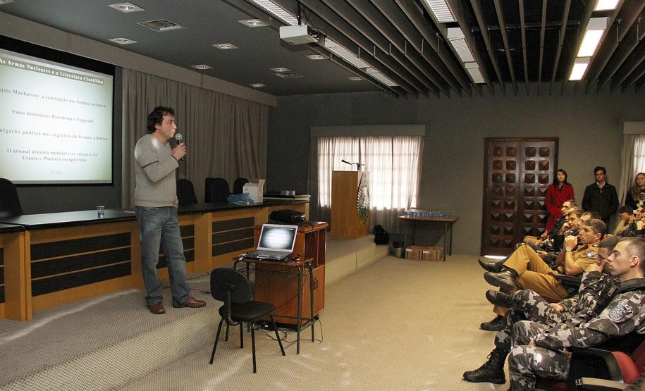 Policiais militares participam de palestra sobre “O Terrorismo Internacional e a Ameaça Atômica”