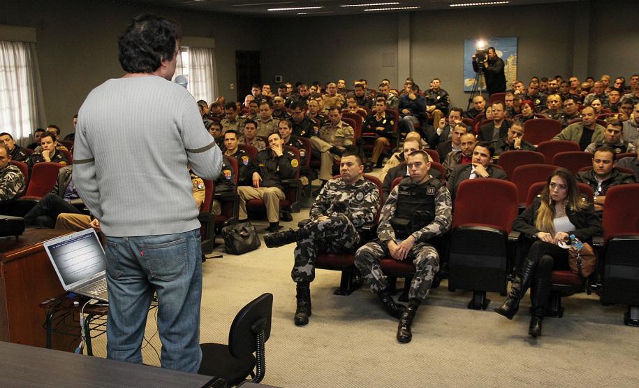 Policiais militares participam de palestra sobre “O Terrorismo Internacional e a Ameaça Atômica”