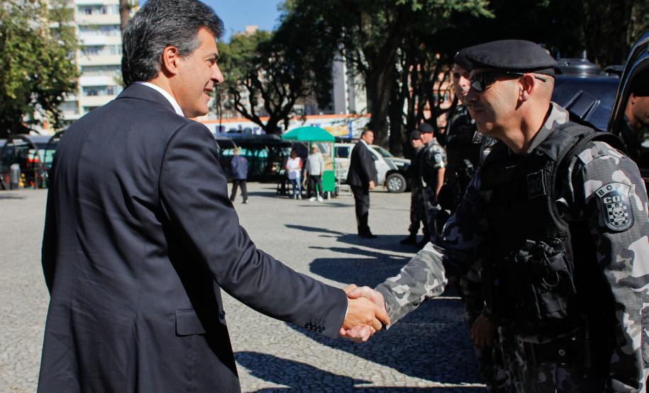 No centro de Curitiba, Governo do Estado entrega mais 56 viaturas para as polícias