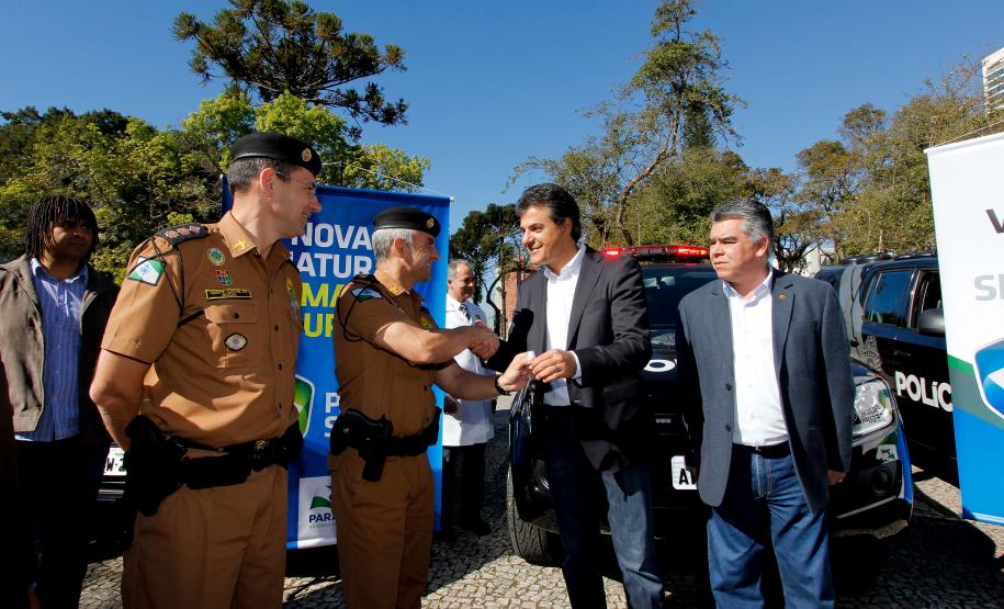 No centro de Curitiba, Governo do Estado entrega mais 56 viaturas para as polícias
