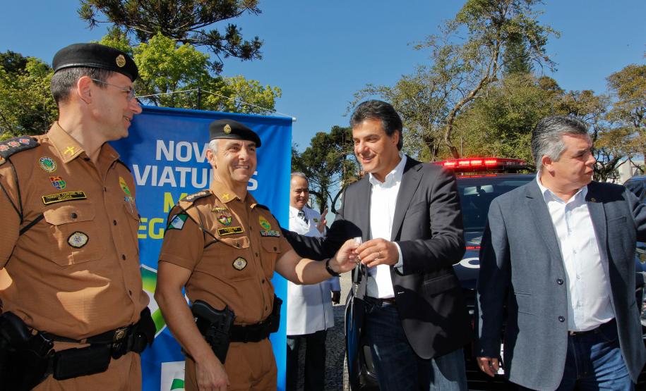 No centro de Curitiba, Governo do Estado entrega mais 56 viaturas para as polícias