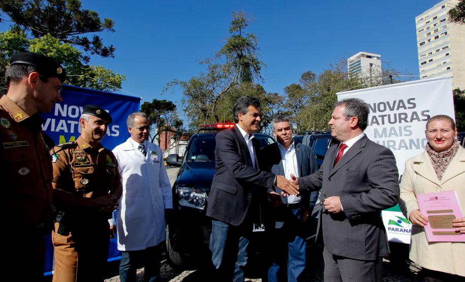 No centro de Curitiba, Governo do Estado entrega mais 56 viaturas para as polícias