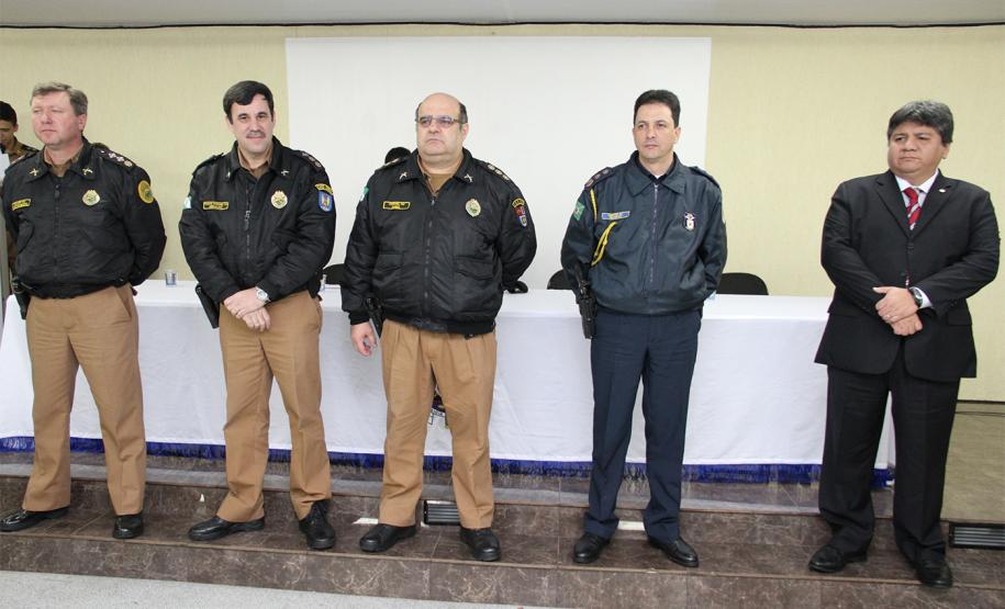 Policiais militares e guardas municipais recebem certificado do curso “Crack é possível vencer”