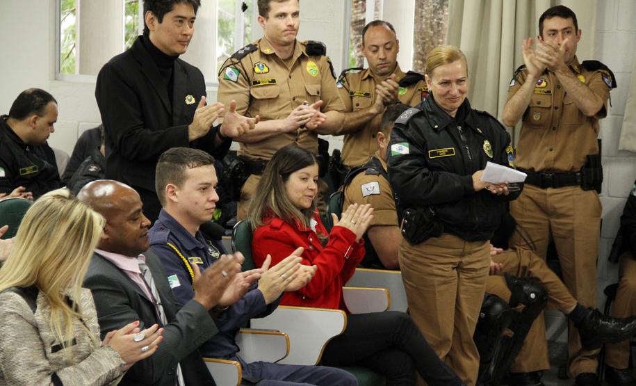 Policiais militares e guardas municipais recebem certificado do curso “Crack é possível vencer”