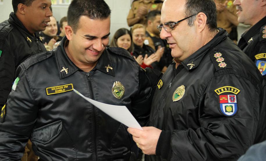 Policiais militares e guardas municipais recebem certificado do curso “Crack é possível vencer”