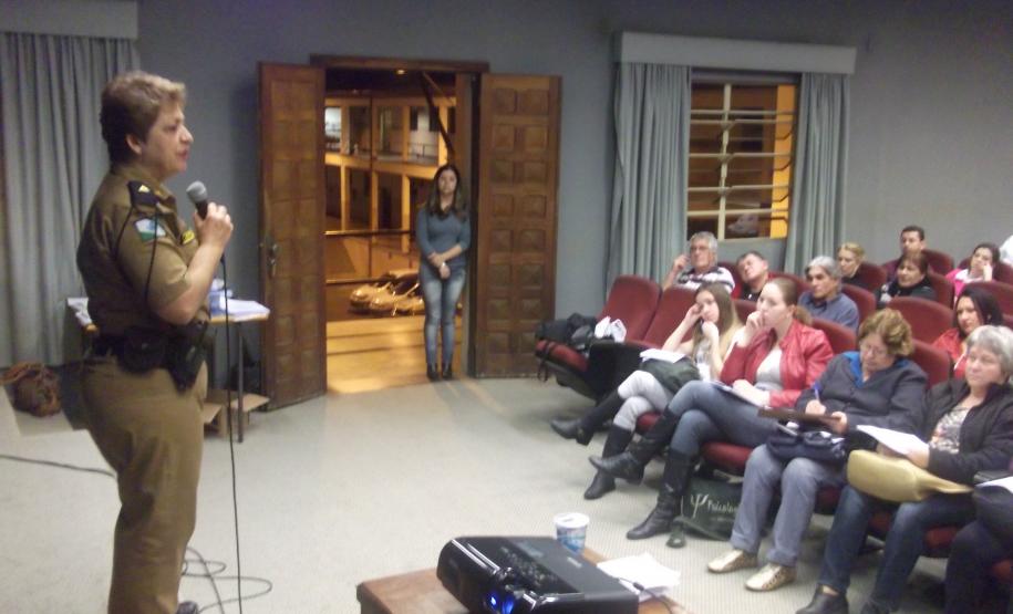 Palestra com o tema Pedofilia