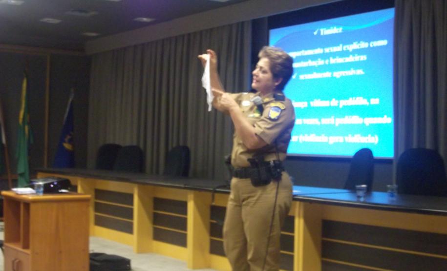 Palestra com o tema Pedofilia