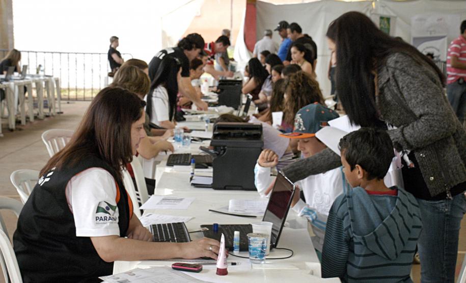 Cascavel recebe a Feira de Serviços UPS Mutirão da Cidadania, coordenada pelas Secretarias da Justiça, Cidadania e Direitos Humanos (SEJU) e de Relações com a Comunidade, em parceria com a Prefeitura de Cascavel, demais instituições estaduais e da sociedade civil.Cascavel, 31/08/2013.Foto: Levy Ferreira/SERC