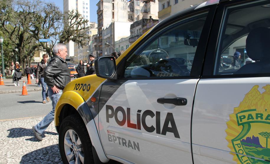 Registro de acidentes de trânsito pela internet economiza tempo e dinheiro A Polícia Militar do Paraná realiza simulação de dois tipos de acidentes, um com vítima e outro sem, para mostrar em qual caso utilizar o Boletim de Acidentes de Trânsito Eletrônico Unificado (Bateu). Foto: Cabo Daniel Meneghetti.