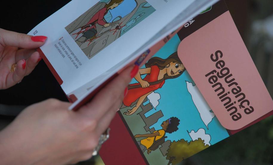 Com apoio do Governo do Paraná, Polícia Militar relança cartilha de segurança para a mulher