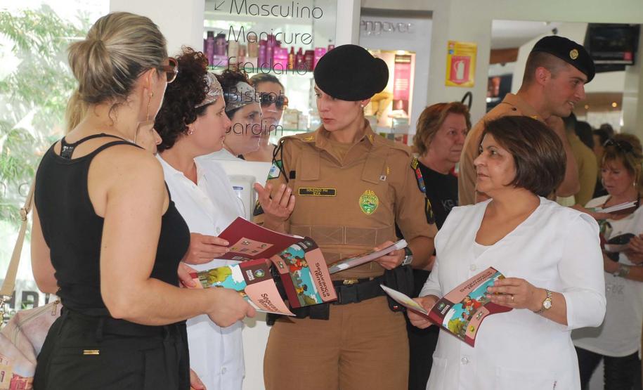 Com apoio do Governo do Paraná, Polícia Militar relança cartilha de segurança para a mulher