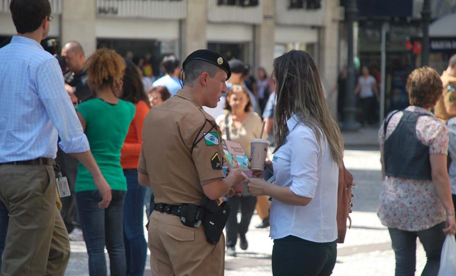 Com apoio do Governo do Paraná, Polícia Militar relança cartilha de segurança para a mulher