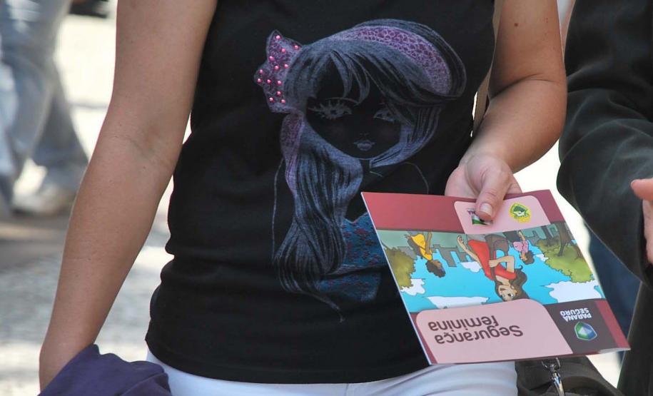 Com apoio do Governo do Paraná, Polícia Militar relança cartilha de segurança para a mulher