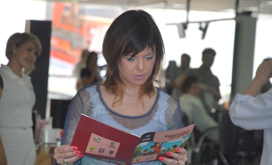 Com apoio do Governo do Paraná, Polícia Militar relança cartilha de segurança para a mulher