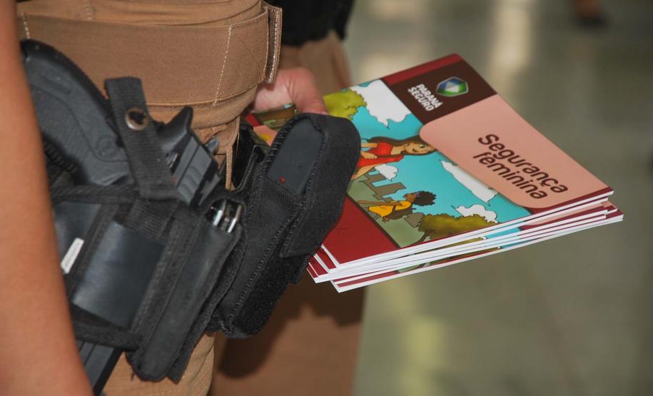 Com apoio do Governo do Paraná, Polícia Militar relança cartilha de segurança para a mulher