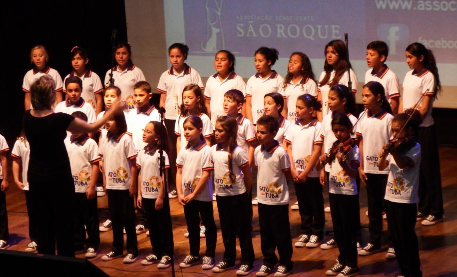 Apresentação Cultural com o Coral Infatil Gato na Tuba