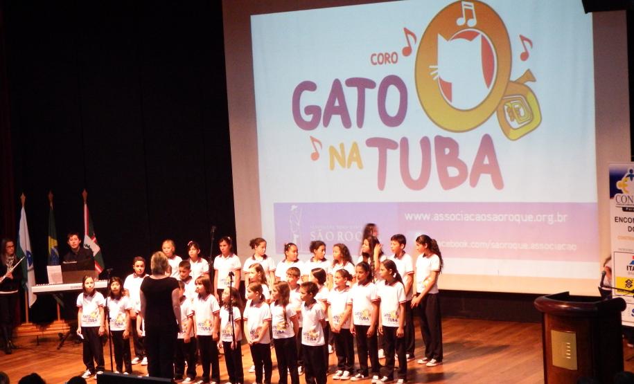 Apresentação Cultural com o Coral Infatil Gato na Tuba