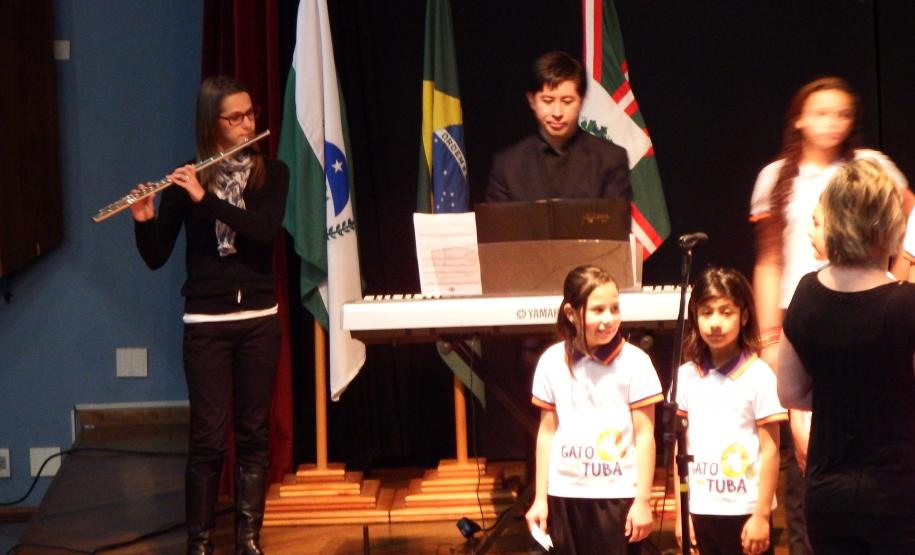 Apresentação Cultural com o Coral Infatil Gato na Tuba