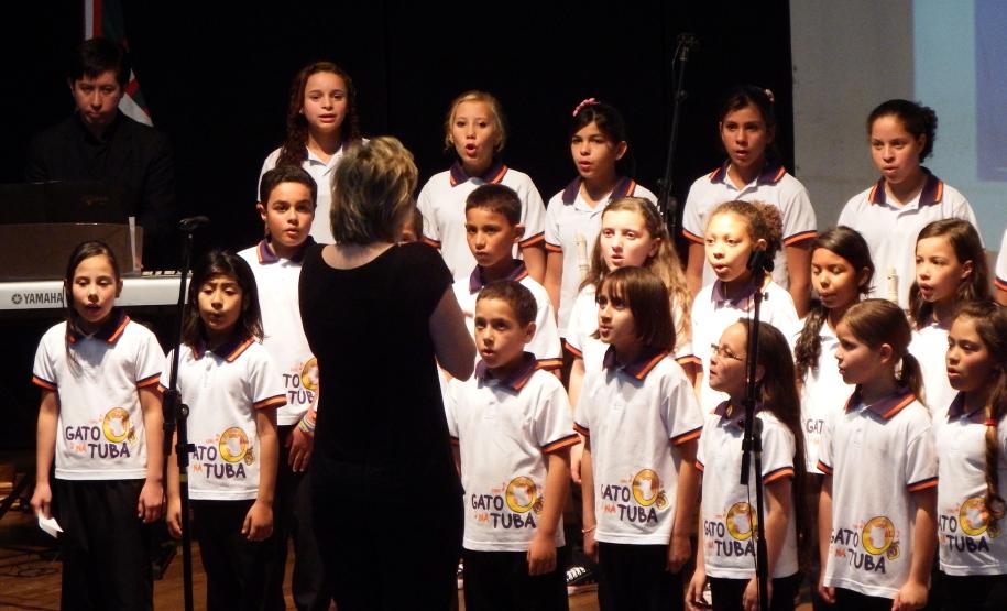 Apresentação Cultural com o Coral Infatil Gato na Tuba