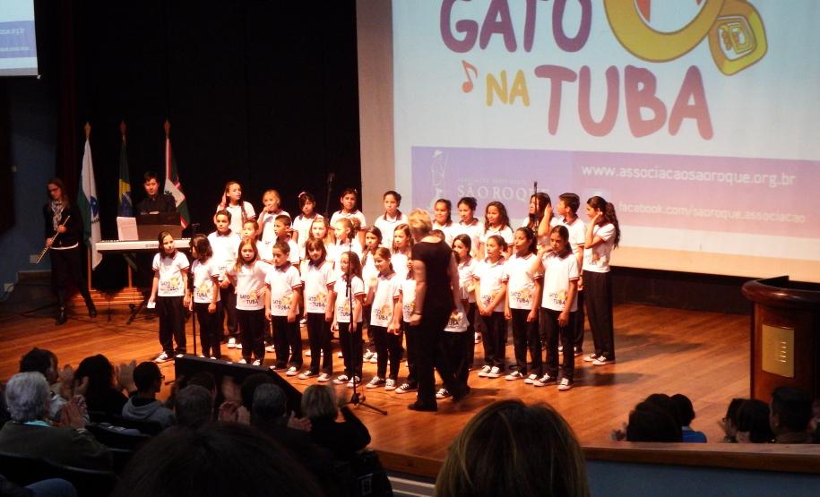 Apresentação Cultural com o Coral Infatil Gato na Tuba