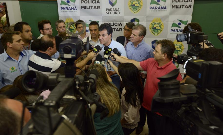 Governador Beto Richa participa da solenidade de apresentação dos novos policiais militares. Maringá, 20/11/2013. Foto: Antonio Costa/ANPr,Governador Beto Richa participa da solenidade de apresentação dos novos policiais militares. Maringá, 20/11/2013. Foto: Antonio Costa/ANPr