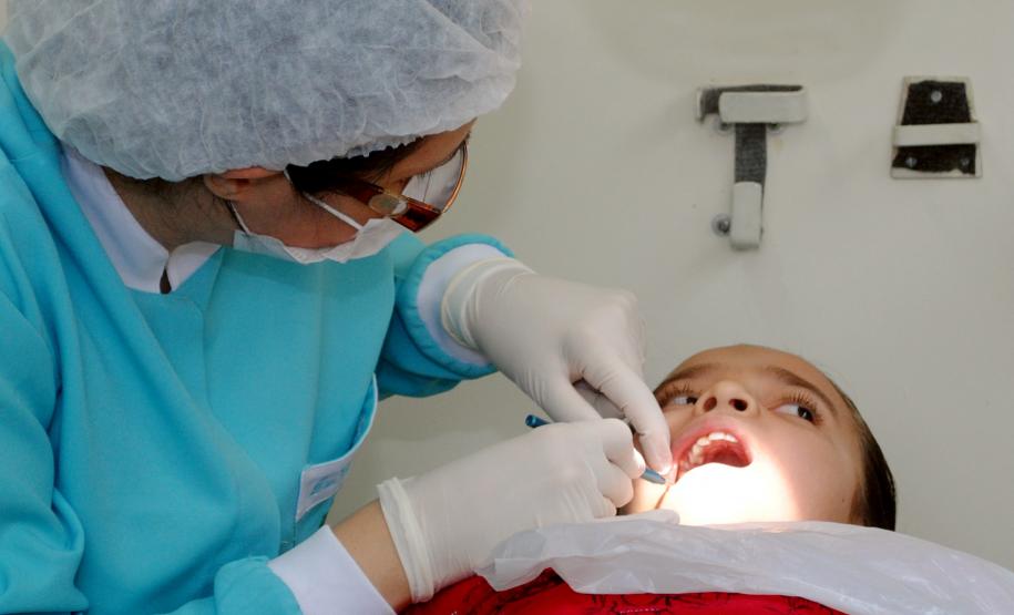 Público de 1500 pessoas participa da Feira de Serviços da UPS Cidadania na vila zumbi em Colombo