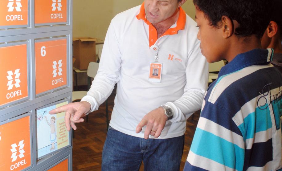 Público de 1500 pessoas participa da Feira de Serviços da UPS Cidadania na vila zumbi em Colombo