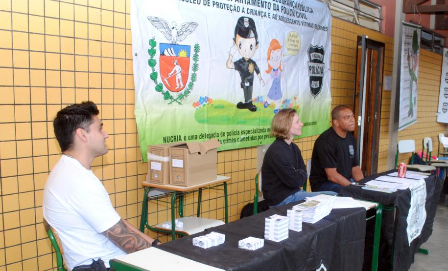 Público de 1500 pessoas participa da Feira de Serviços da UPS Cidadania na vila zumbi em Colombo